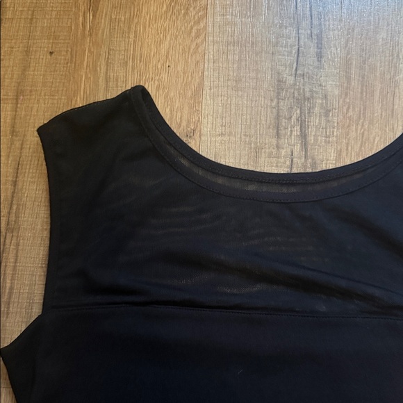 Elegant Black Sleeveless Dress - Picture 3 of 6